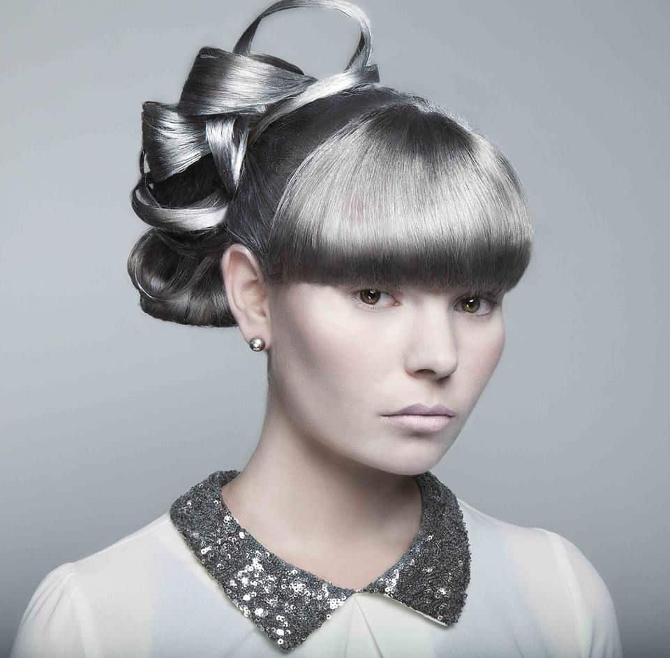 Création de coiffure artistique réalisée en formation maquilleur professionnel option coiffure à Paris